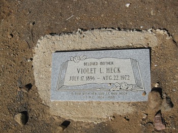 Heck,   Violet L. gravesite