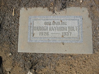 Holt,   Harold Raymond gravesite