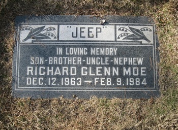 Moe,   Richard Glenn gravesite
