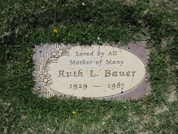 Bauer,   Ruth L. gravesite