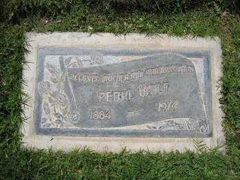 Wolf,   Pearl Rose gravesite