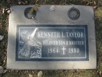 Taylor,   Kenneth Lynn gravesite