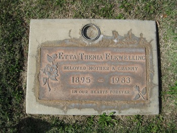 Flewelling,   Etta Thenia gravesite