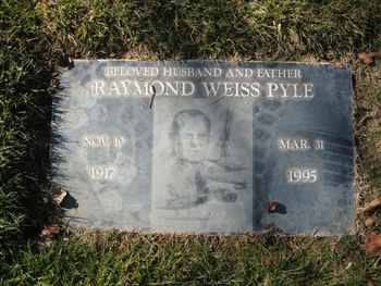 Pyle,   Raymond Weiss gravesite