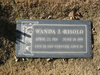 Risolo,   Wanda Josephine gravesite