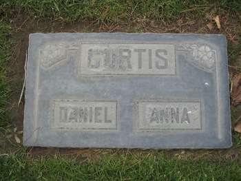 Curtis,   Daniel gravesite