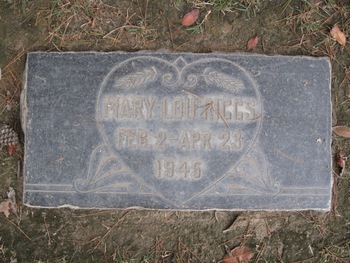 Riggs,   Mary Lou gravesite
