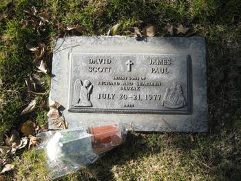 Dluzak,   James Paul gravesite
