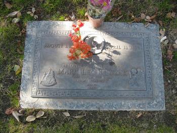 Dluzak,   Mark Leo gravesite