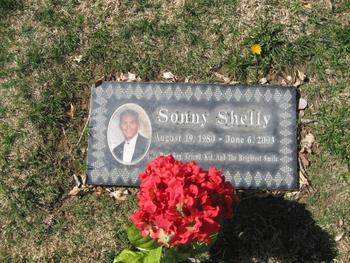 Shelly,   Sonny gravesite