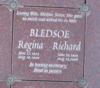 Bledsoe,   Regina gravesite