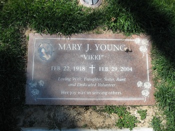 Young,   Mary Jean ('Vikki') gravesite