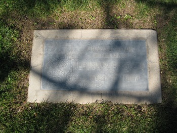 Escalera,   Refugio Santos gravesite