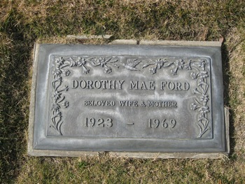 Ford,   Dorothy Mae gravesite