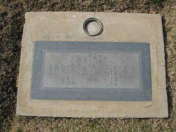 Risley,   Armitta Louise gravesite