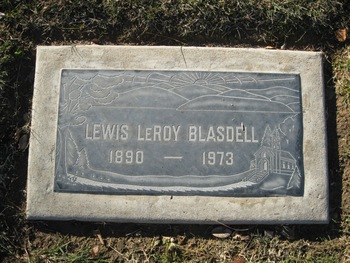 Blasdell,   Lewis LeRoy gravesite