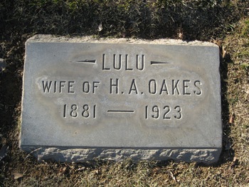 Oakes,   Lulu gravesite