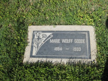 Godde,   Marie Theresa Barbara ('May') gravesite
