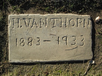 Van Thorn,   Harry gravesite