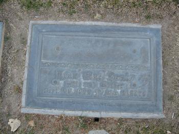Santo,   Leah Mae gravesite