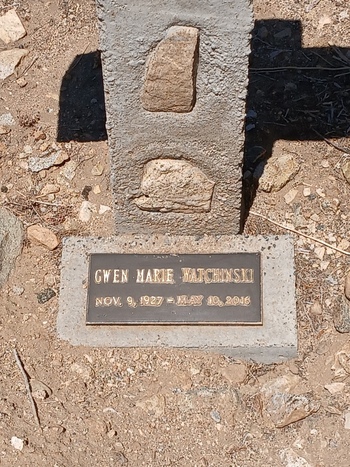 Watchinski,   Mary Gwendolyn ('Gwen') gravesite